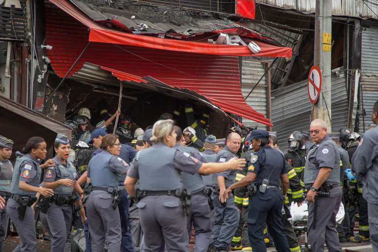 O inc&ecirc;ndio foi de grande propor&ccedil;&atilde;o;  45 carros de pol&iacute;cia e 140 bombeiros estiveram no local para combater o fogo