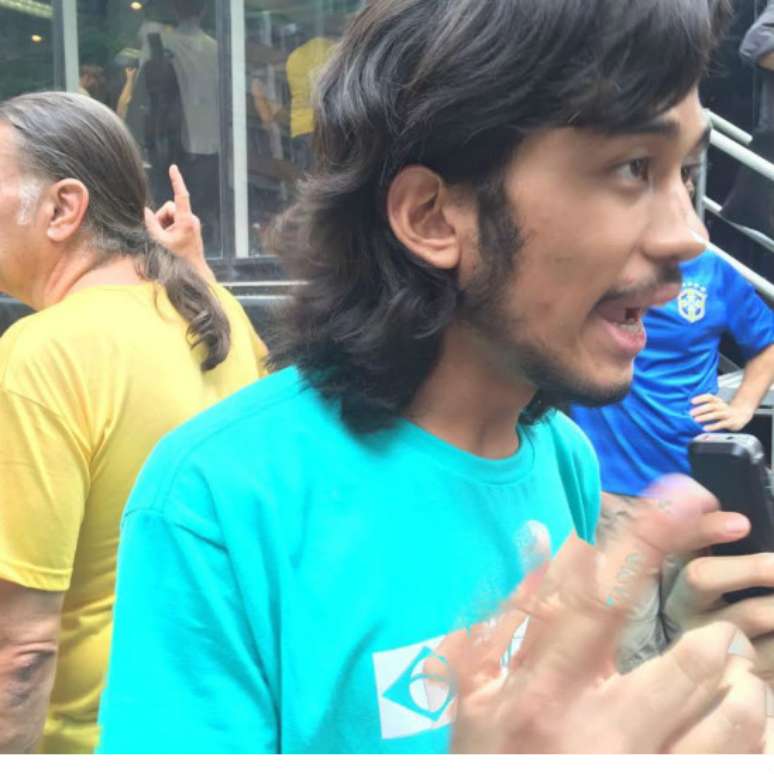 Kim Kataguiri, do MBL, na ala VIP do protesto da Paulista