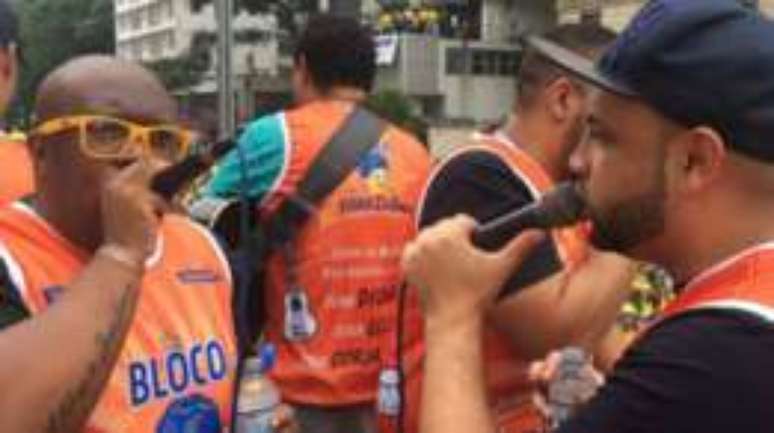 "Trouxemos (abad&aacute;s) porque queremos um protesto alegre e o Carnaval &eacute; sin&ocirc;nimo de alegria", disse presidente estadual do Solidariedade