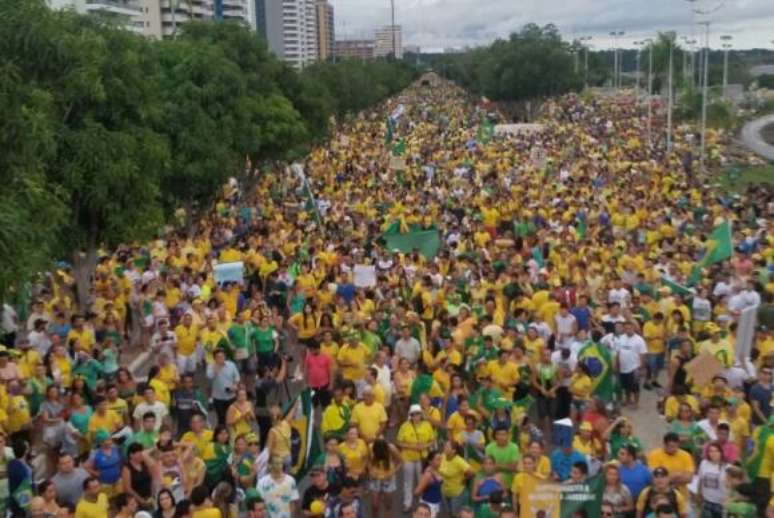 Manifestações em Manaus reuniram 35 mil pessoas na orla de Ponta Negra 