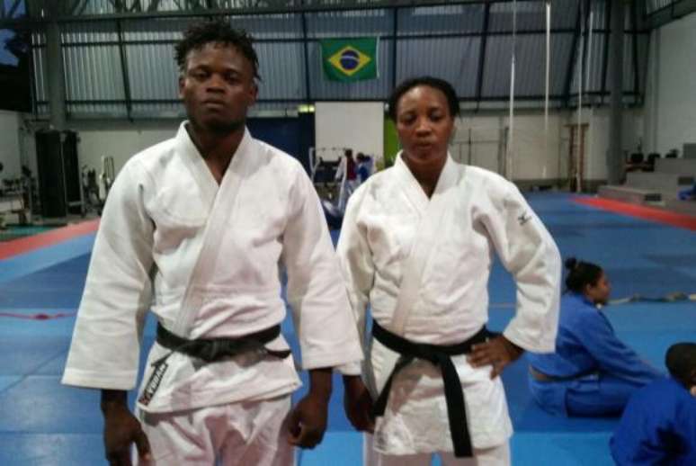 Os judocas refugiados Popole Misenga e Yolande Bukasa