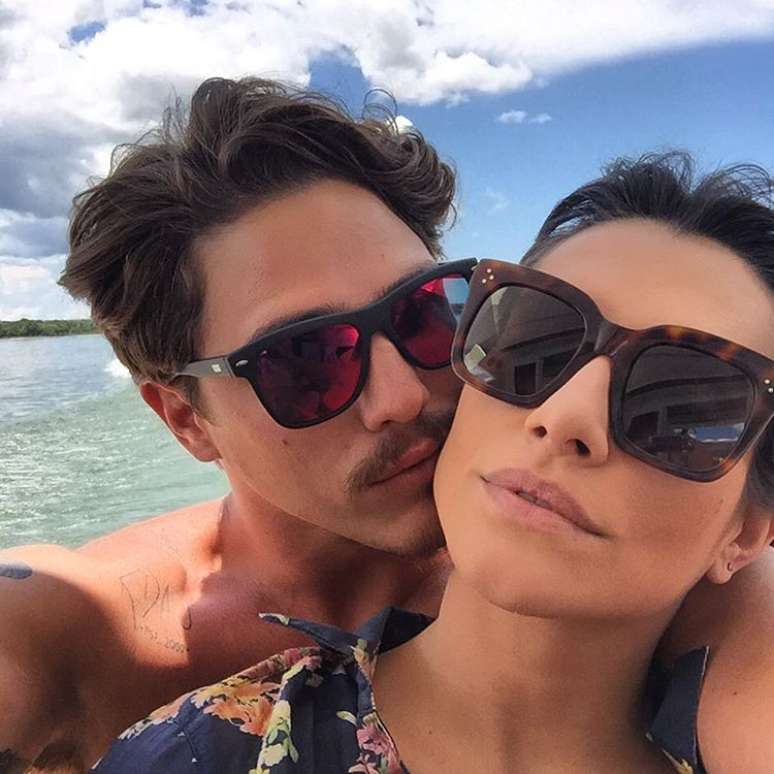 Os atores ficaram juntos por aproximadamente 3 anos.