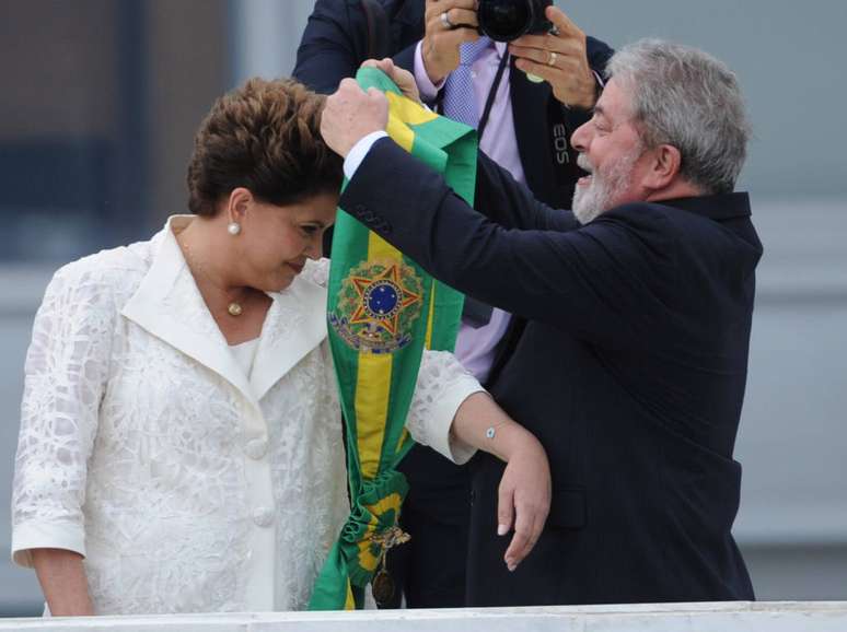 Lula e Dilma: quem é que vai vestir, de fato, a faixa presidencial a partir de agora?