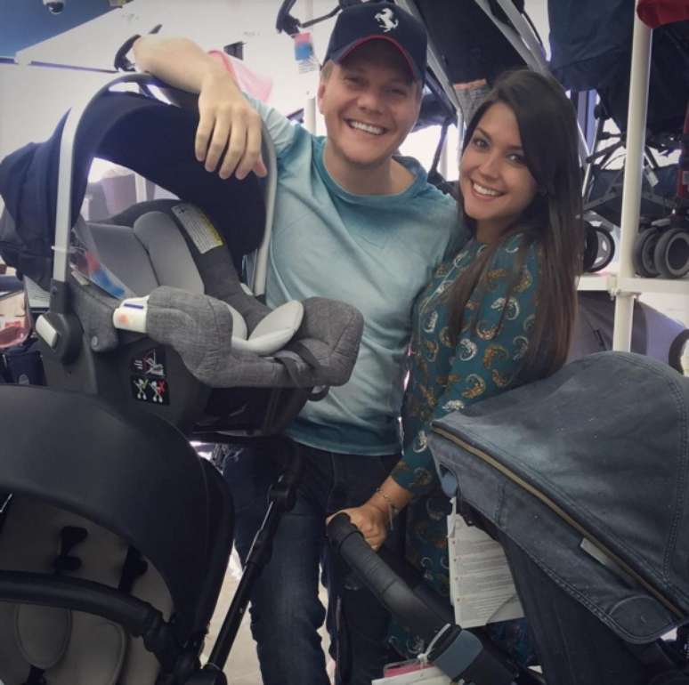 Desde a descoberta da gravidez, Sr. e Sra. Teló estão nas nuvens. Recentemente, a atriz postou uma foto em seu Instagram mostrando os preparativos para o enxoval da bebê