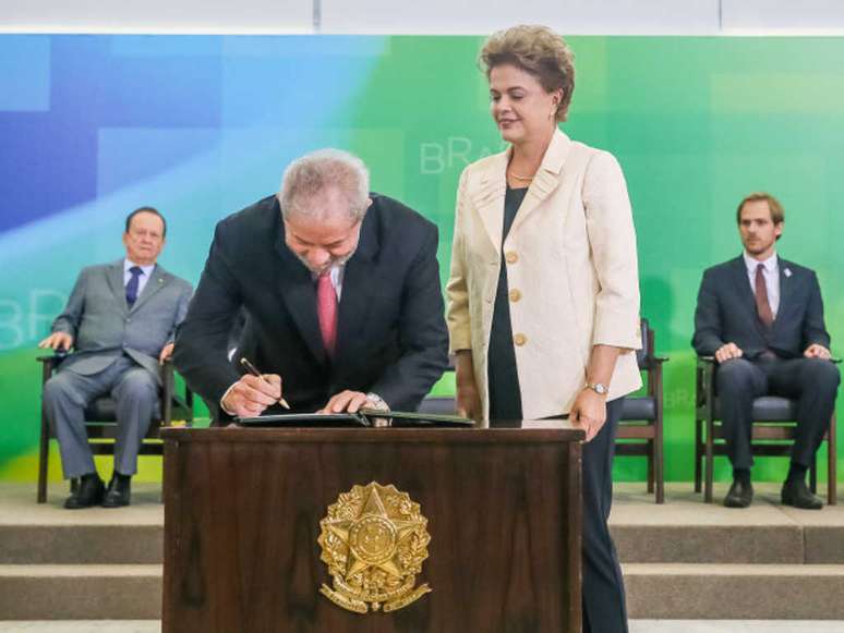 Dilma Rousseff dá posse a Lula na Casa Civil