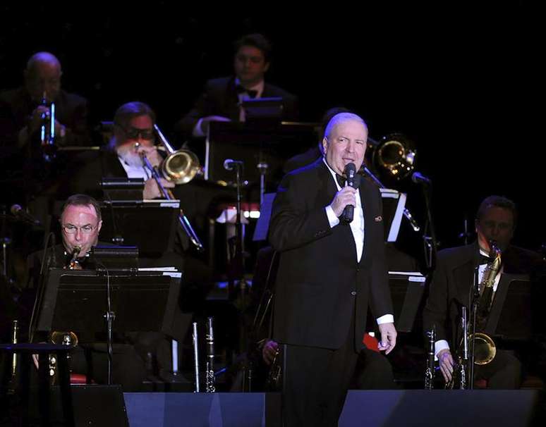 Frank Sinatra Jr. e sua orquestra durante a turnê 'Sinatra canta Sinatra' no The Orleans Hotel & Casino de Las Vegas em 19 de novembro de 2010