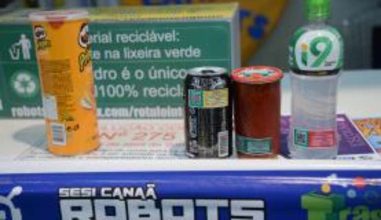 Equipe de Goiânia sugere colocar selos nos produtos de supermercados com cores da respectiva lata de descarte