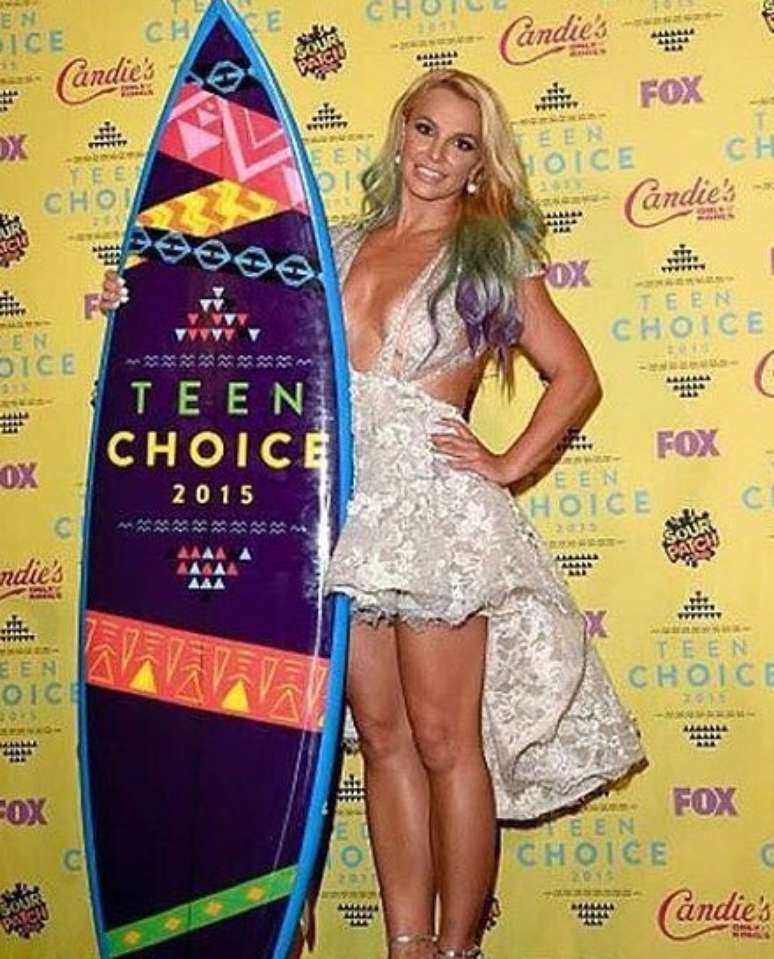 Britney Spears apostou no colorido durante o ver&atilde;o