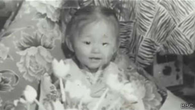 Yeonmi cresceu no norte da Coreia do Norte; ela via as luzes do lado chinês da fronteira e sonhava com comida.