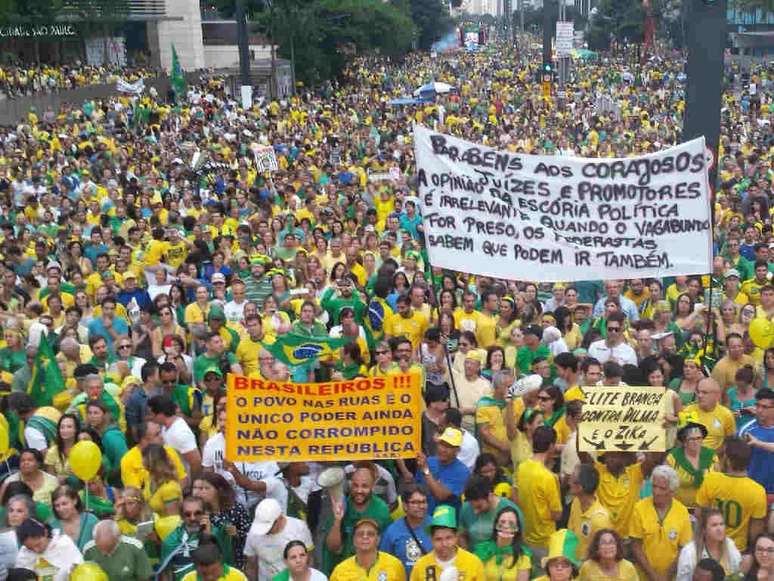 Manifestação contra o governo Dilma Rousseff no dia 13 de março de 2016, em São Paulo