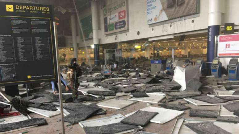 Área atingida no aeroporto de Bruxelas estava fora de "bolha" de segurança