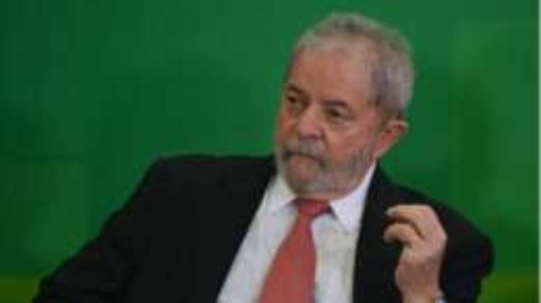 Investigações têm duas teses diferentes sobre palestras de Lula