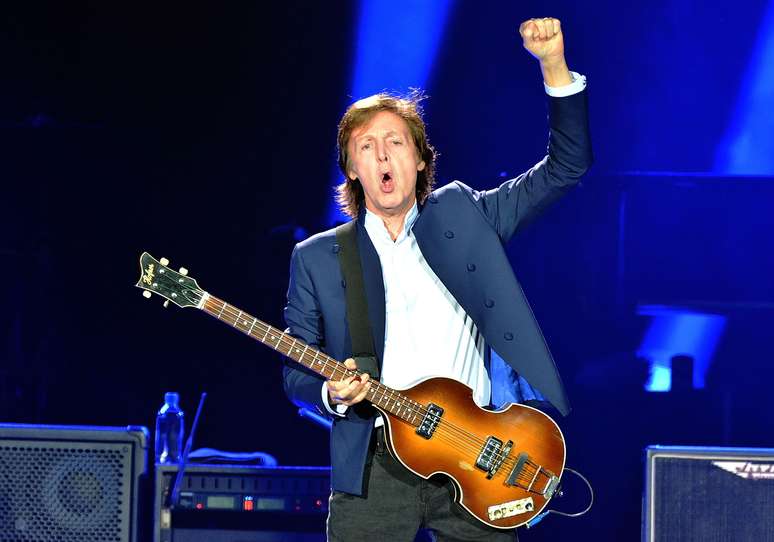 Paul McCartney durante um show na Arena 02, em Londres