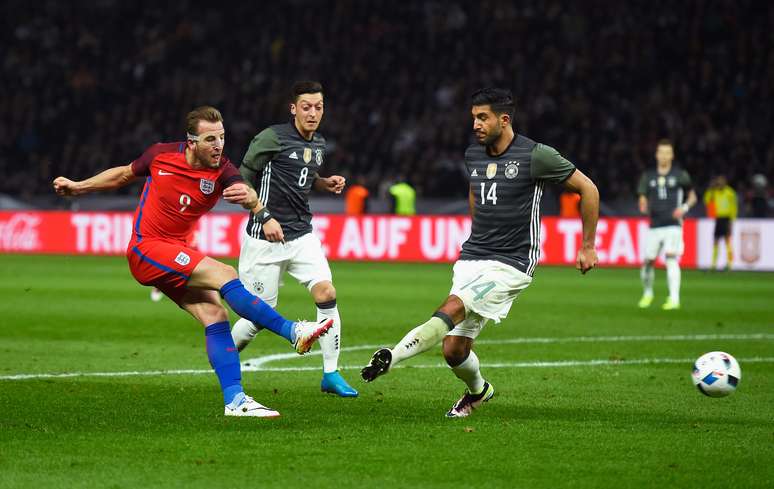 Harry Kane marca o segundo gol da Inglaterra em amistoso contra a Alemanha
