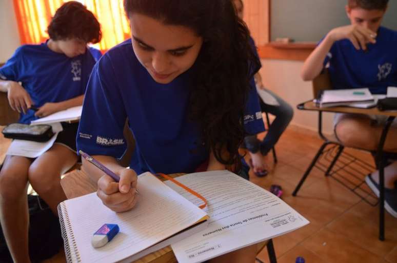 Ensino integral desenvolve o indivíduo em suas múltiplas dimensões (física, intelectual, emocional e social).