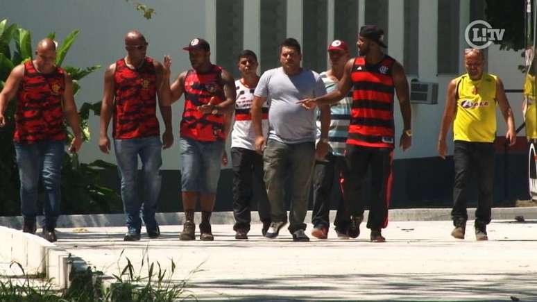 Grupo de oito membros de torcidas organizadas do clube invadiu o Ninho do Urubu na manhã desta segunda-feira e conversou com parte do elenco