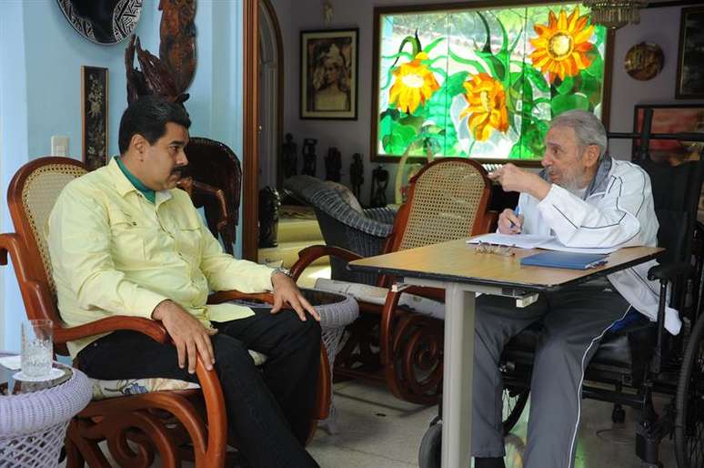 Fotografia de 19 de março mostra encontro do presidente da Venezuela Nicolás Maduro com o revolucionário Fidel Castro