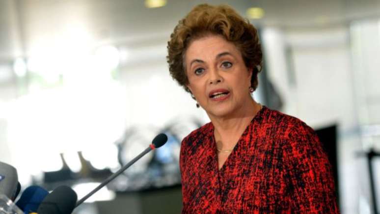 Para advogada, Dilma deve ser punida por crime de responsabilidade porque foi omissa