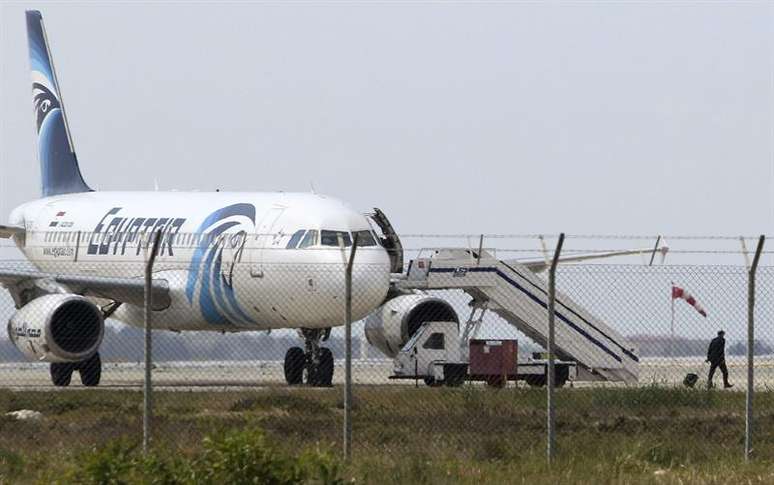 Avião foi estacionado em um local especial no aeroporto de Larnaca, no Chipre.
