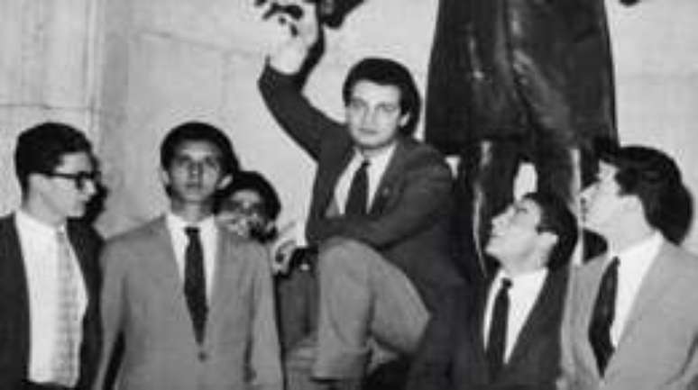 Temer (segundo da dir. para esq.) nos tempos da Faculdade de Direito da USP: &ecirc;nfase na pol&iacute;tica estudantil