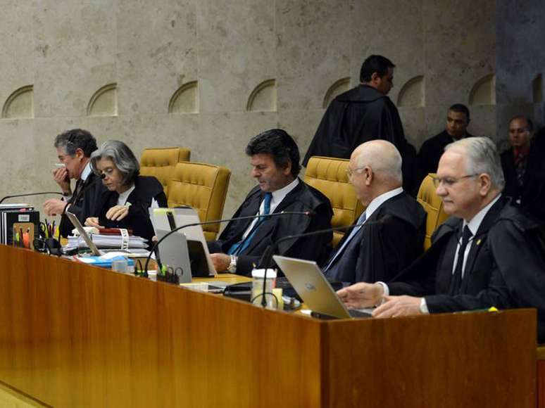Para ministros, nas conversas interceptadas pelo juiz Sergio Moro, há telefonemas com a presidente Dilma, que tem foro privilegiado por ser presidente e que, por isso, elas deveriam ter sido remetidas ao STF