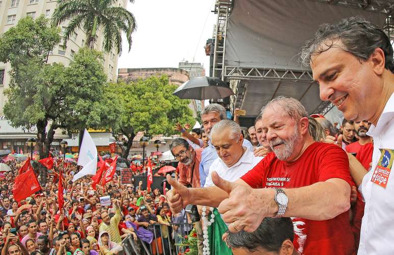 Lula fez discurso para, pelo menos, 12 mil pessoas em Fortaleza