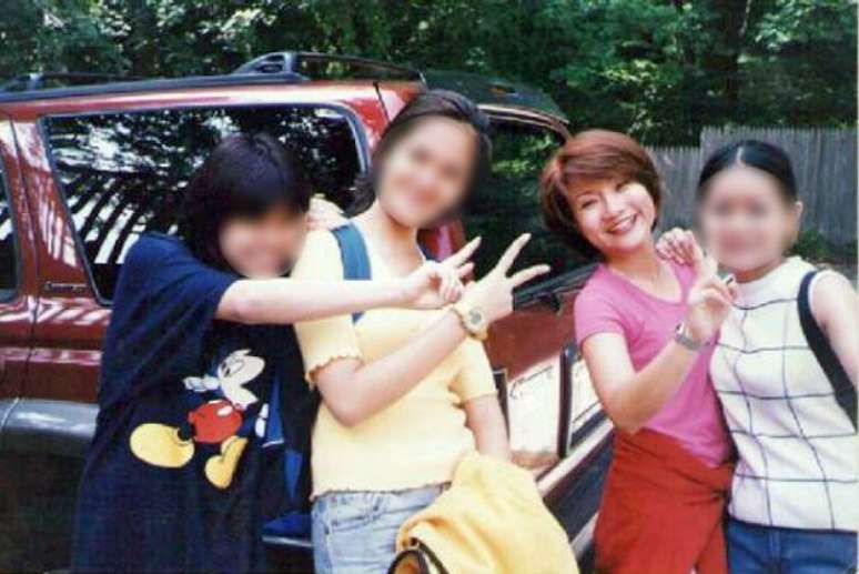 Shandra conheceu mais mulheres traficadas; elas foram for&ccedil;adas a posar para esta foto