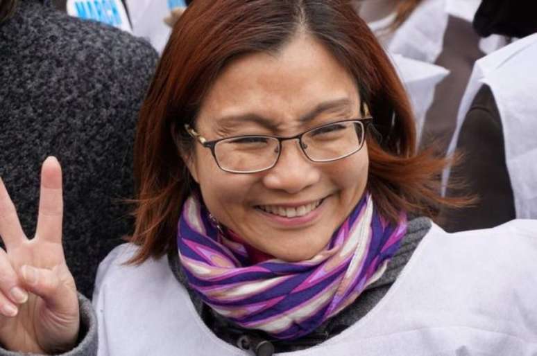 Em mar&ccedil;o, Shandra participou de uma passeata pelo fim da viol&ecirc;ncia contra a mulher