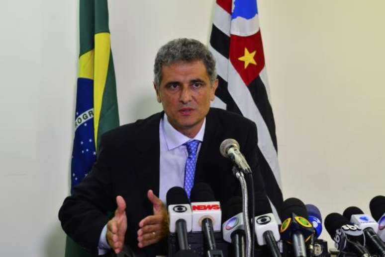 Paulo&nbsp; S&eacute;rgio&nbsp; Castilho&nbsp; prop&otilde;e&nbsp; um&nbsp; plebiscito&nbsp; para&nbsp; saber&nbsp; se&nbsp; a&nbsp; sociedade&nbsp; quer&nbsp; o fim&nbsp; das&nbsp; torcidas&nbsp; organizadas e diz&nbsp; acreditar&nbsp; que&nbsp; o&nbsp; resultado&nbsp; seria&nbsp; favor&aacute;vel&nbsp; ao&nbsp; banimento&nbsp; de tais&nbsp; endidades 