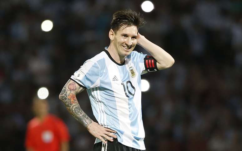 O argentino Lionel Messi teve o nome citado entre as celebridades com firmas secretas em para&iacute;sos fiscais. A fam&iacute;lia do jogador nega que tenha usado de tal pr&aacute;tica.