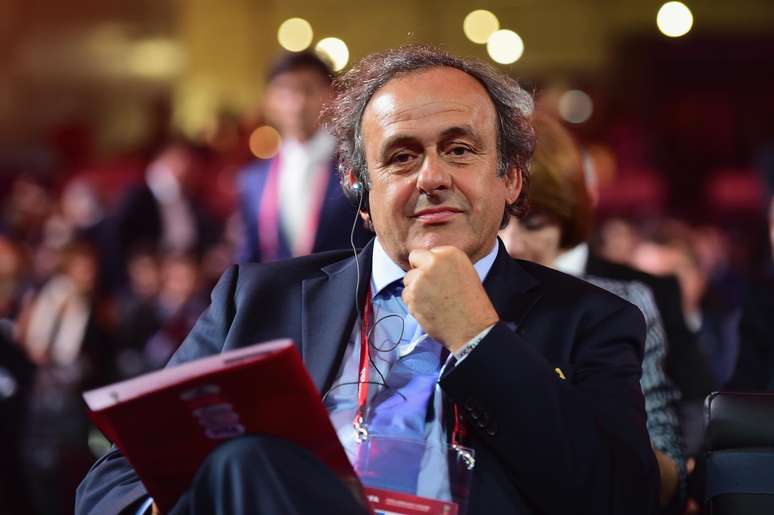 Mencionado como um dos beneficiários de um esquema de sonegação que envolvia empresas fantasmas no Panamá, o ex-presidente da Uefa Michel Platini se defendeu através de seus advogados e disse estar em dia com fisco suíço