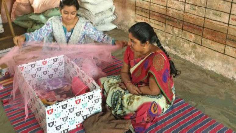 Programa na &Igrave;ndia incluiu mosquiteiro dentre os itens da caixa