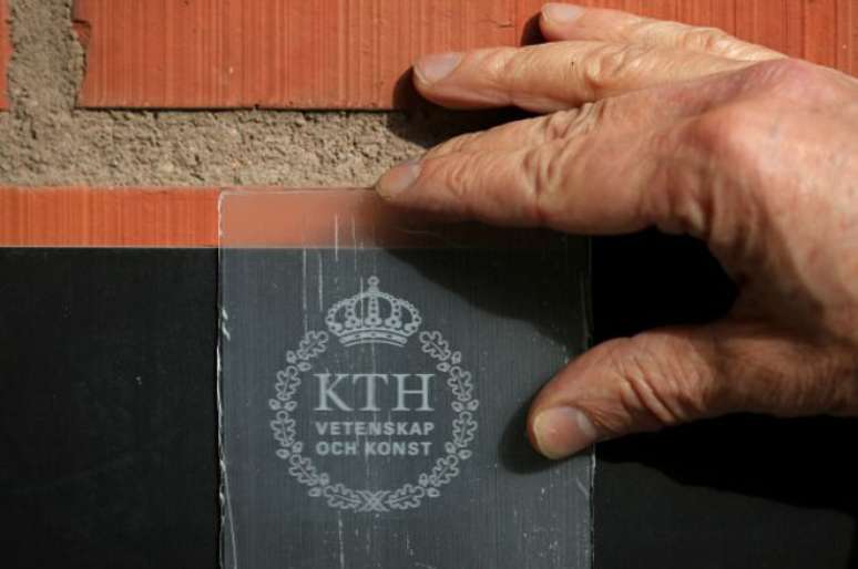 Madeira transparente pode substituir vidro em janelas e fachadas