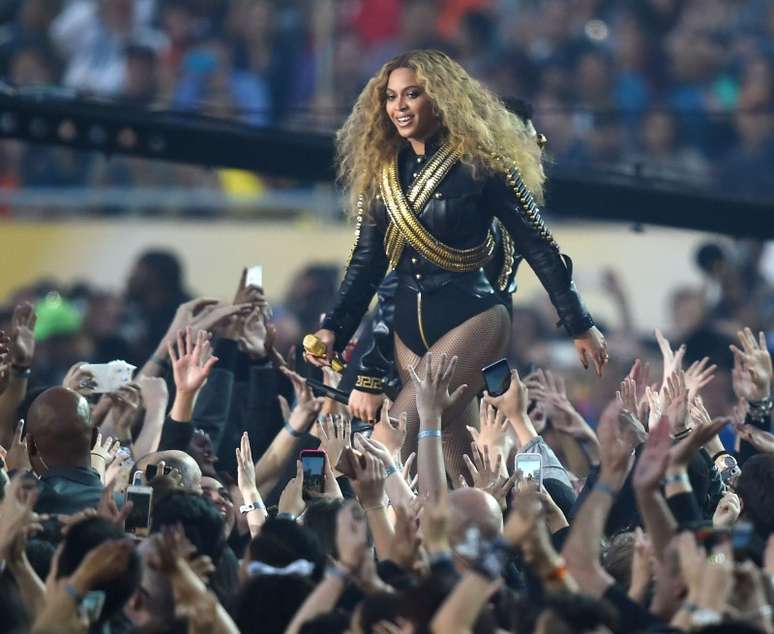 Beyoncé se apresenta no Super Bowl em 7/2/2016.