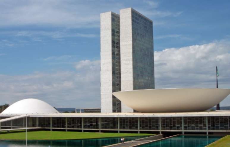 Entre os investigados estão os presidentes da Câmara dos Deputados, Rodrigo Maia, e do Senado, Eunício Oliveira. 