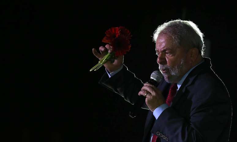 O ex-presidente Luiz Inácio Lula da Silva advertiu nesta sexta-feira que "está mais vivo que nunca" e alertou para o aumento do "ódio" contra o PT e os movimentos de esquerda.