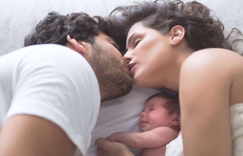 Hugo Moura, Deborah Secco e sua herdeira Maria Flor em clima de muito amor 