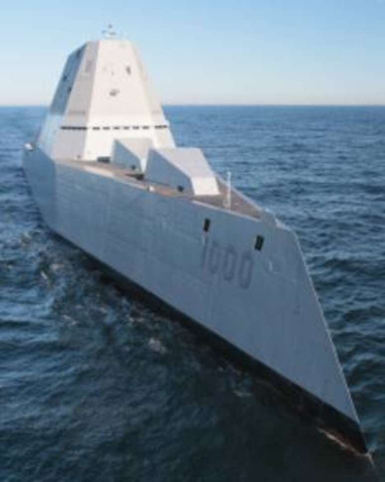 O casco angular do navio &eacute; a chave para que a grande embarca&ccedil;&atilde;o n&atilde;o seja detectada pelos radares (Foto: Getty)