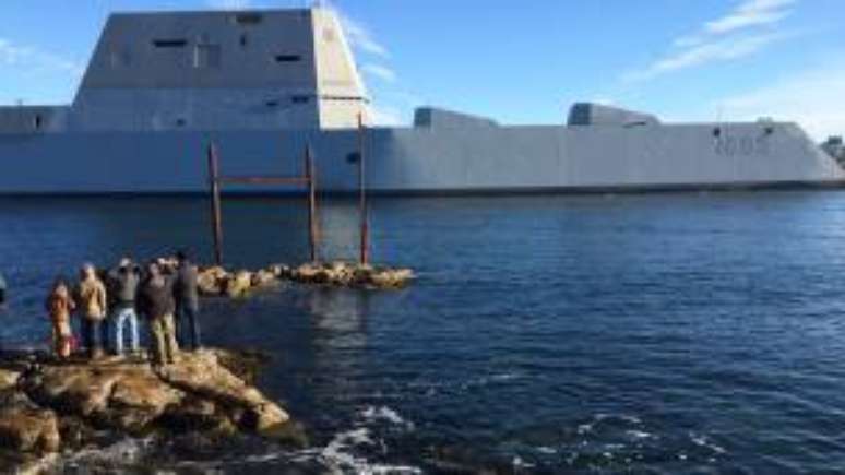 Equipado com tecnologia de ponta, o Zumwalt &eacute; campas de lan&ccedil;ar proj&eacute;teis a 7.242 quil&ocirc;metros por hora (Foto: Getty)