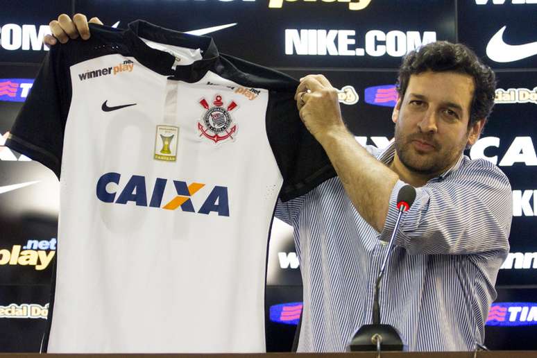 Após Caixa, Corinthians negocia mais patrocínios e projeta atingir