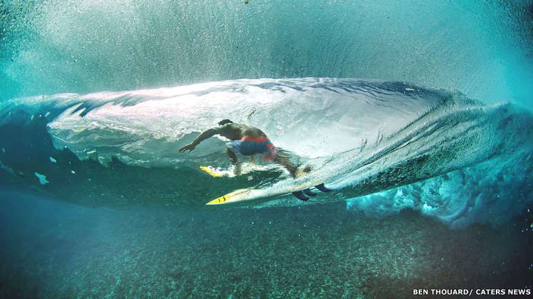 'No Taiti, a claridade da &aacute;gua &eacute; inacredit&aacute;vel, e cria uma grande oportunidade para fazer fotos submarinas', afirma o fot&oacute;grafo.
