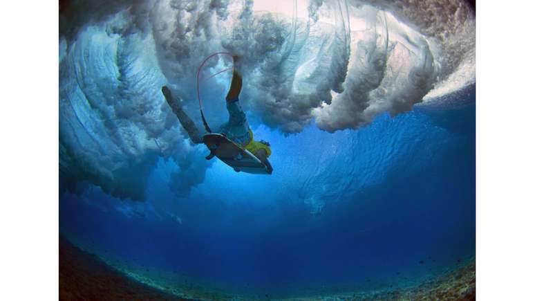 'O que as pessoas n&atilde;o percebem ao ver as fotos &eacute; a for&ccedil;a gerada pela onda - n&atilde;o &eacute; f&aacute;cil se posicionar nesta situa&ccedil;&atilde;o para conseguir boas imagens. &Eacute; apaixonante, mas desafiador', diz Thouard.