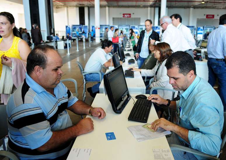 Entre os inadimplentes, a maior parte (77,2%) recebe até dois salários mínimos