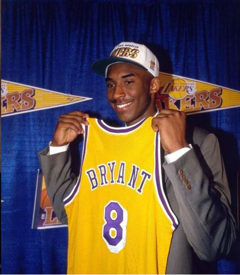 Kobe Bryant foi incialmente escolhido pelo Charlotte Hornets, mas foi trocado aos Lakers