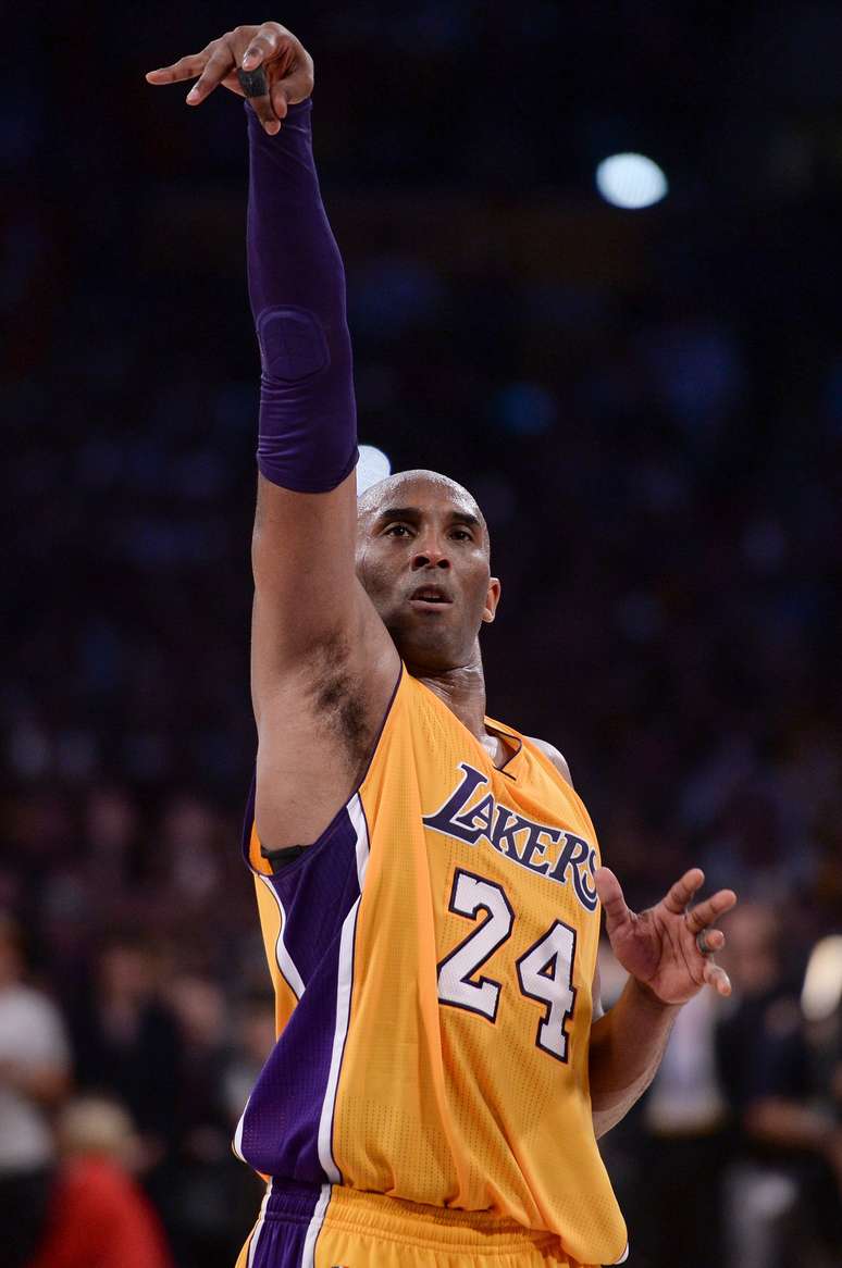 Kobe Bryant jogou no Los Angeles Lakers por 20 anos fez seu jogo de despedida (foto) em 13 de abril de 2016