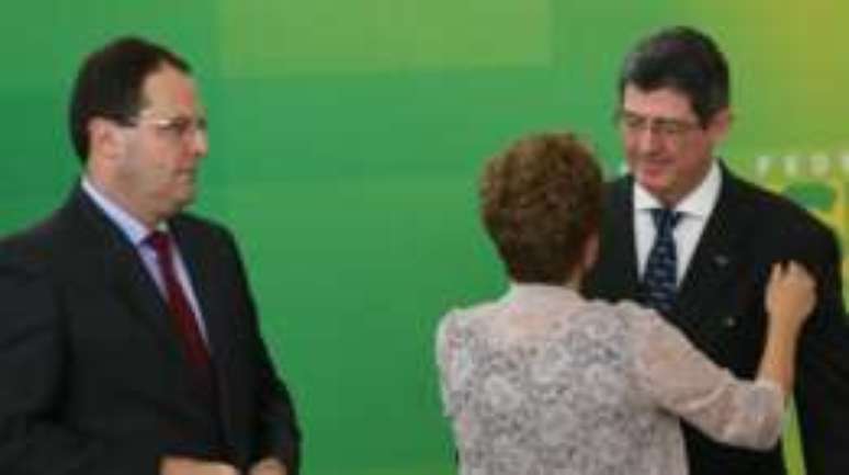 Dilma anunciou equipe econ&ocirc;mica com Joaquim Levy e Nelson Barbosa para acalmar o mercado
