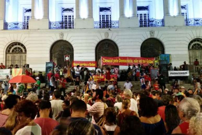 Blocos do carnaval de rua do Rio fazem manifestação cntra o processo de impeachment 