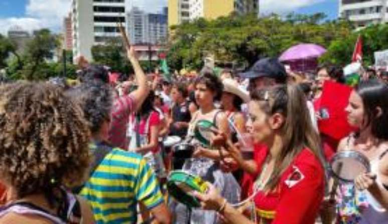 Música embala atos contra e pró impeachment em Belo Horizonte