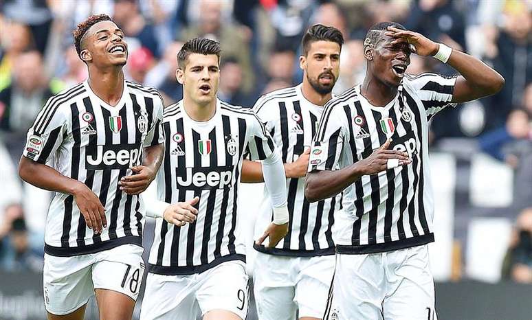 Atletas do Juventus comemoram vitória