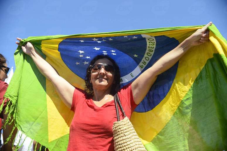 Rio de Janeiro - A professora universitária Andréia Ayres fez questão de demonstrar seu apoio ao estado democrático de direito